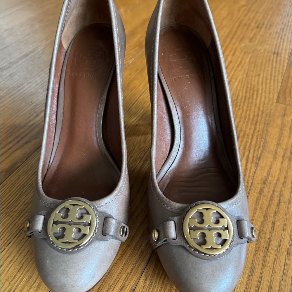 Tory Burch platform heels - Picture 2 of 7